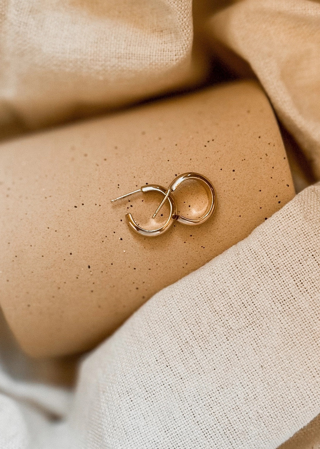 Classic Hoop Earrings- 1/2"